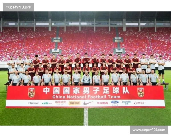 中国男足阵容深度有限，关键战应变不足