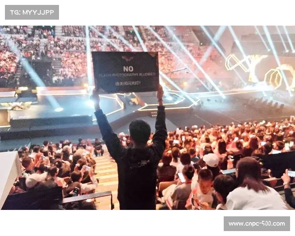 WTT赛场观众向退役球员致敬,掌声彰显体育人文关怀 WTT赛场观众向退役球员致敬,掌声彰显体育人文关怀